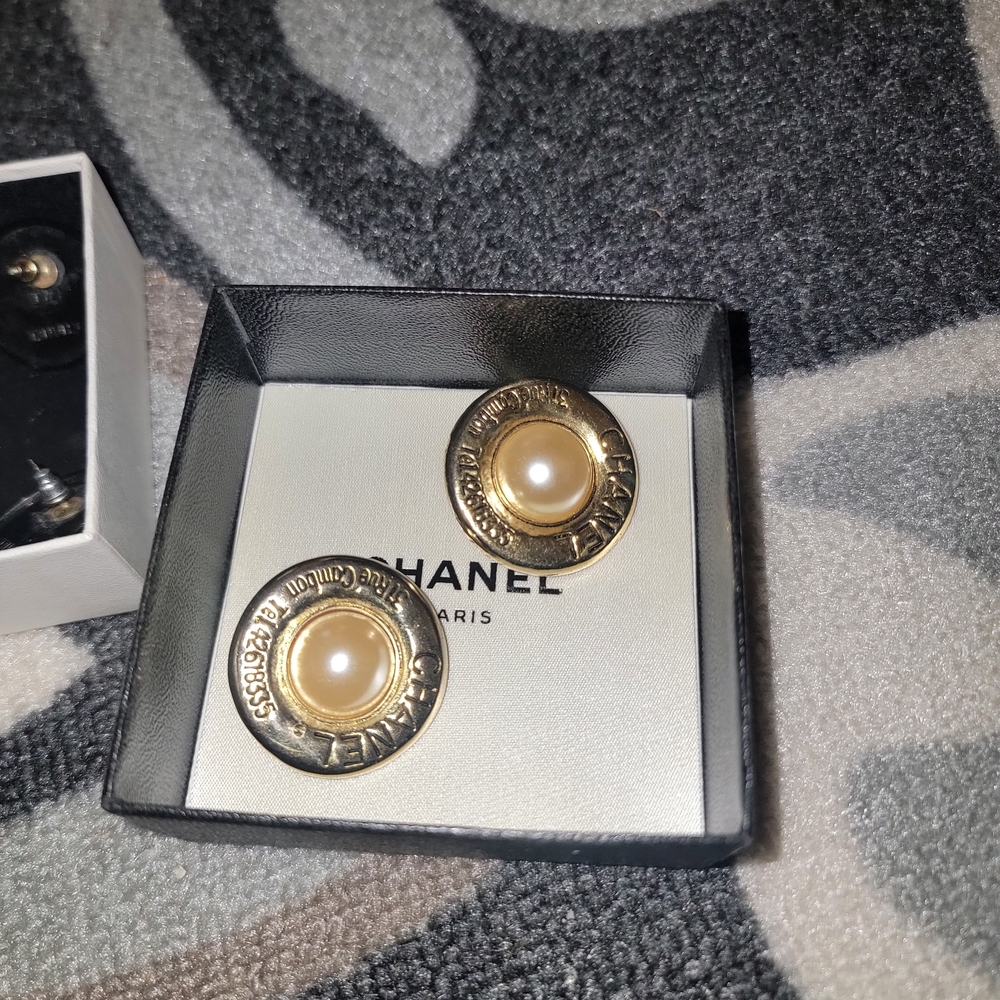 Chanel Gold Pearl Earrings AUTHENTIC WITH BOX REDUCED FIRM
